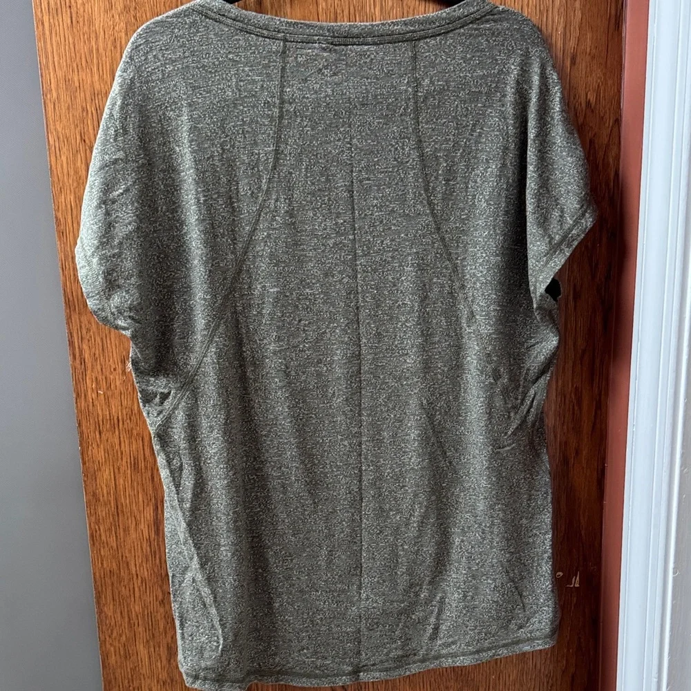 The North Face Olive Green Short Sleeve Women's Tee - Picture 4 of 5